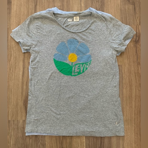 Levi’s tees, set of 2, Size XS - Picture 2 of 7
